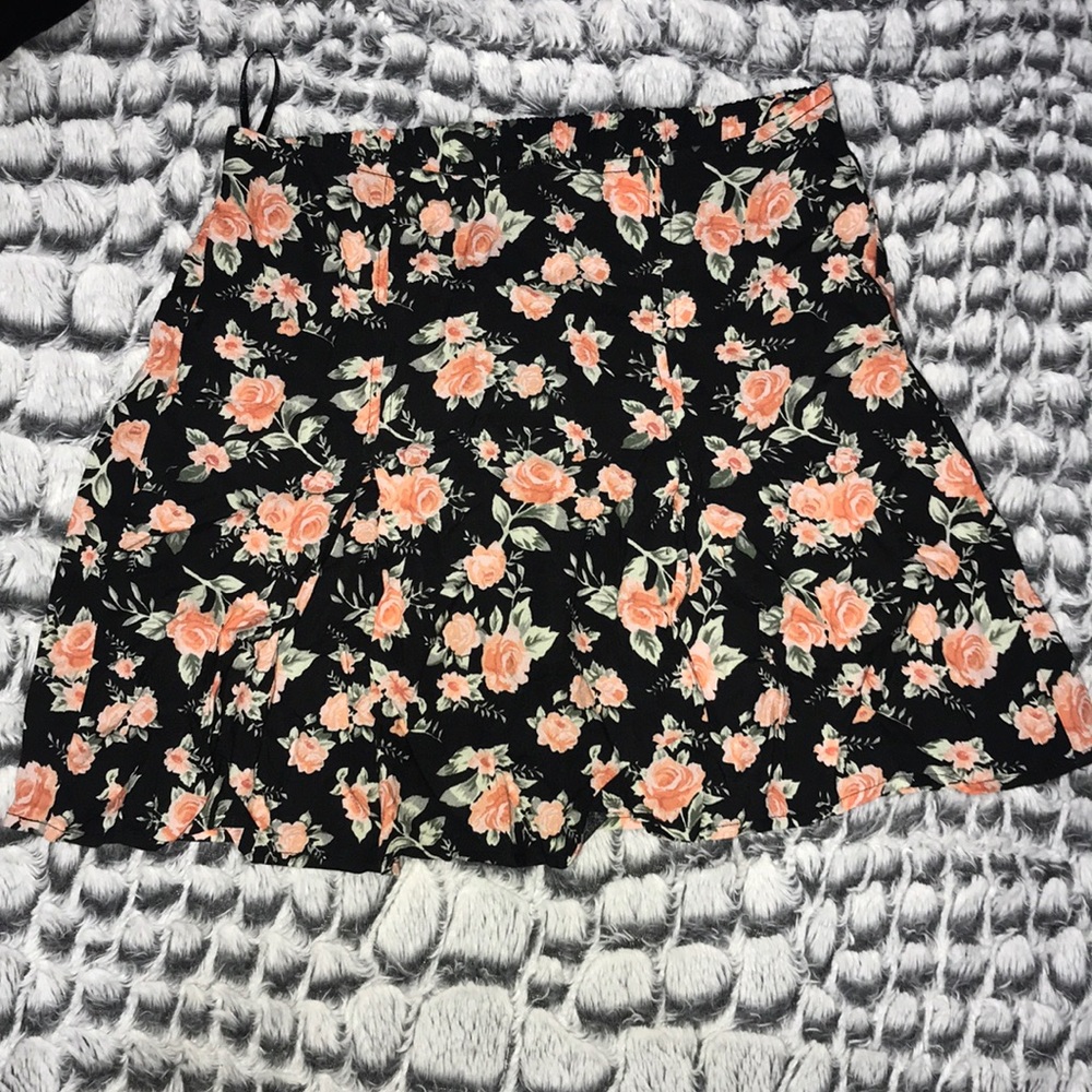 Divided Floral Print Mini-skirt